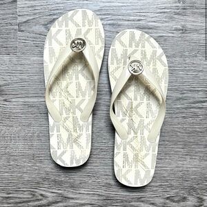 PRICE DROP 🔥 MICHEAL KORS MK SIGNATURE LOGO FLIP FLOPS | Micheal Kors